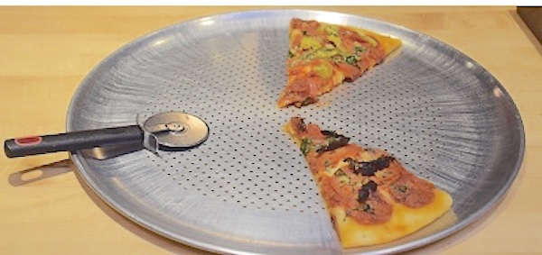 Picture of left over pizza slices